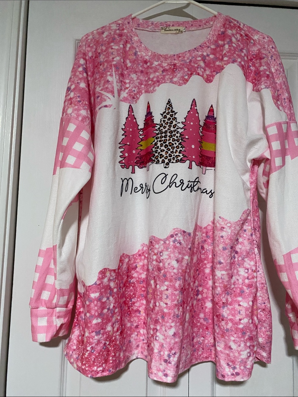 Pink "Merry Christmas" Graphic Pullover